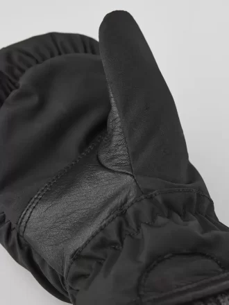 min frste hestra handske 2 330x440 - Min f&oslash;rste Hestra-handske